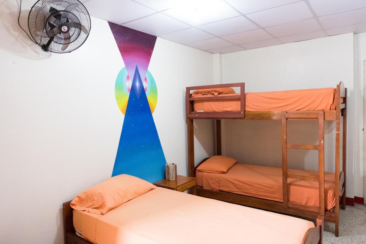 Hostel Nucapacha Гуаякуил Екстериор снимка