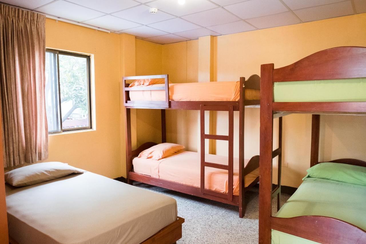 Hostel Nucapacha Гуаякуил Екстериор снимка